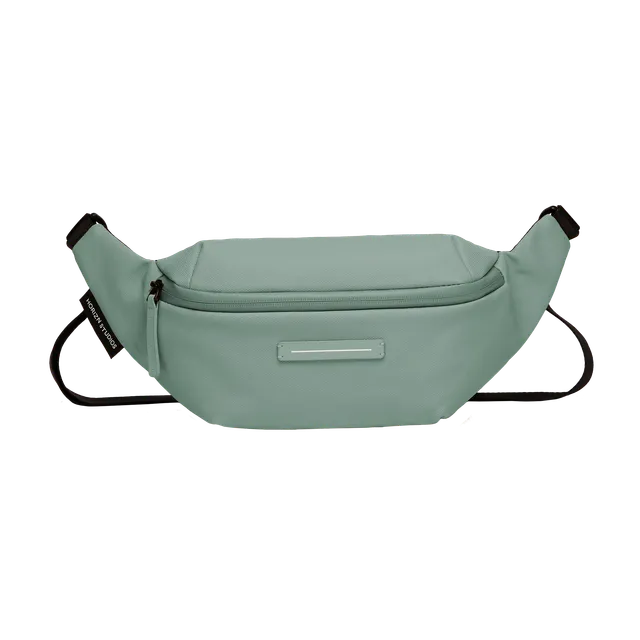 horizn-studios-sofo-cross-body-bag-in-marine-green-recycelte-wasserabweisende-ba image 1