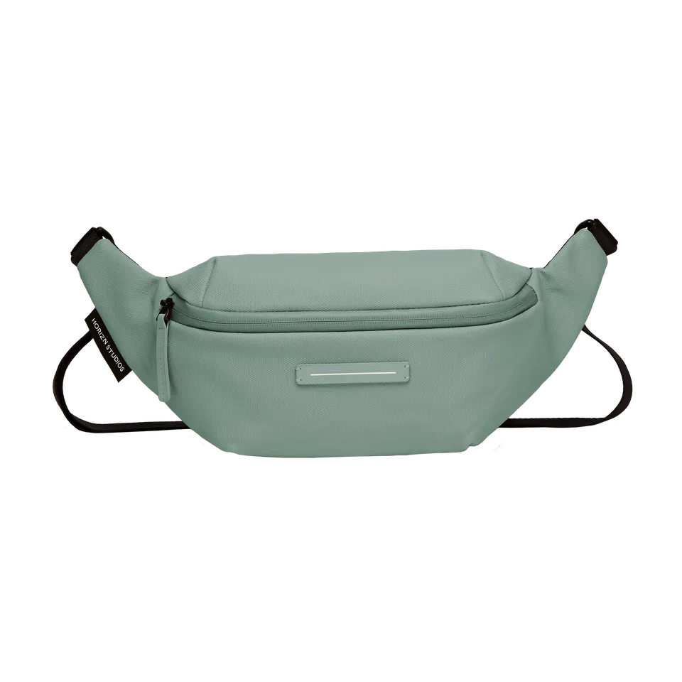 horizn-studios-sofo-cross-body-bag-in-marine-green-recycelte-wasserabweisende-ba image 1