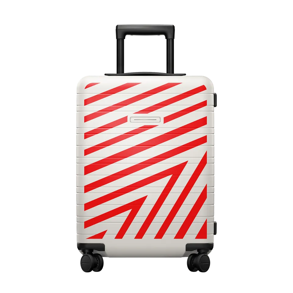 horizn-studios-h5-salone-del-mobile-edition-salone-tre-hard-shell-kabinentrolley image 1