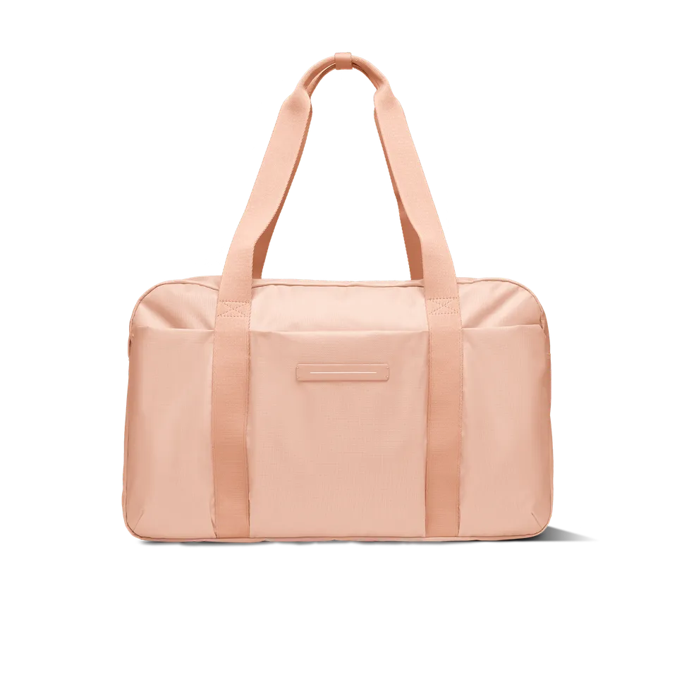 horizn-studios-shibuya-weekender-m-reisetasche-in-sand-rose-aus-rpet-ripstop image 1