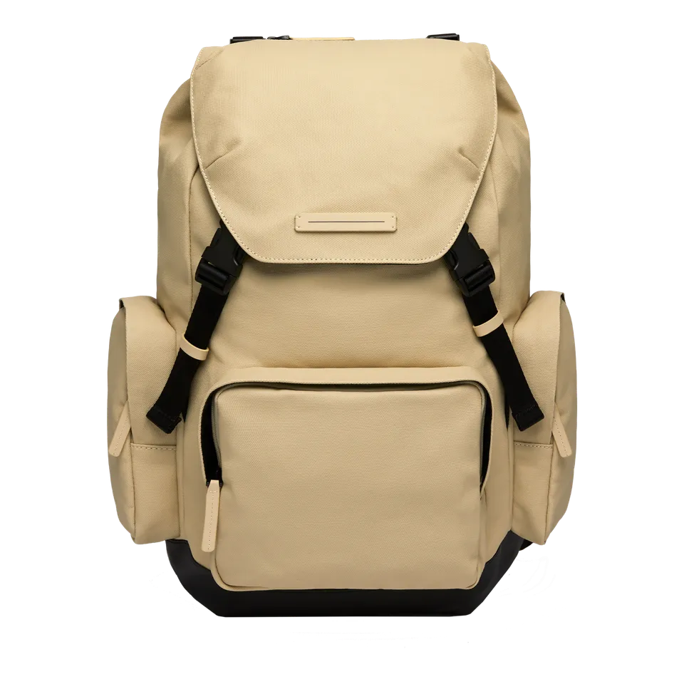 horizn-studios-sofo-backpack-commute-in-sand-rucksack-aus-recyceltem-gewachstem- image 1