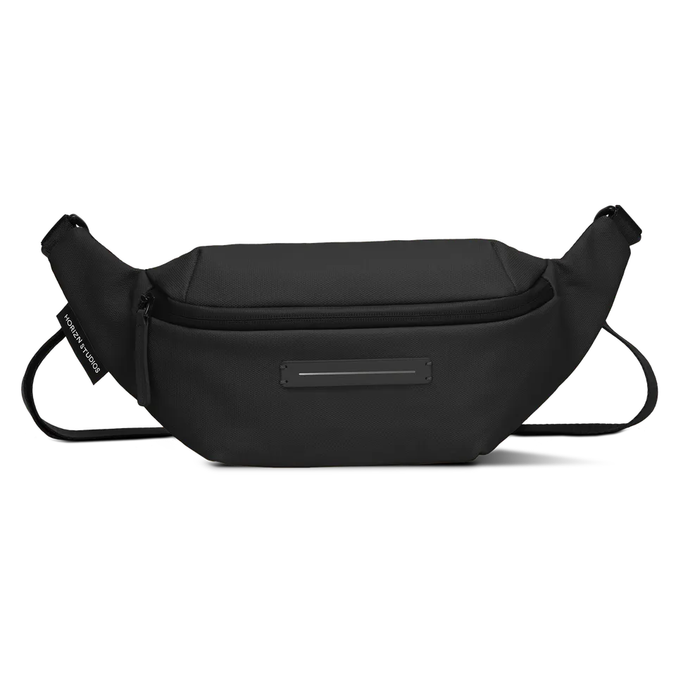 horizn-studios-sofo-cross-body-bag-in-all-black-umh-ngetasche-aus-recyceltem-was image 1