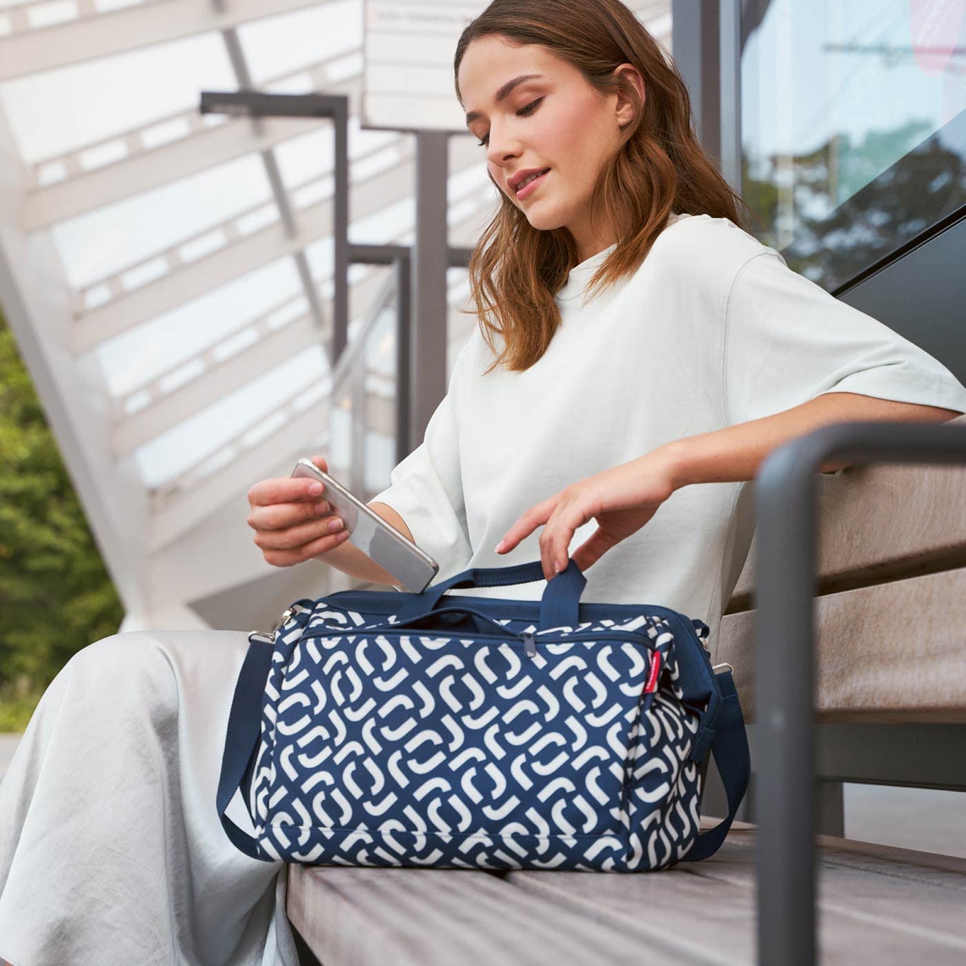 reisenthel-allrounder-s-pocket-signature-navy-doktortasche-39-x-26-x-16-5-cm-11- image 2