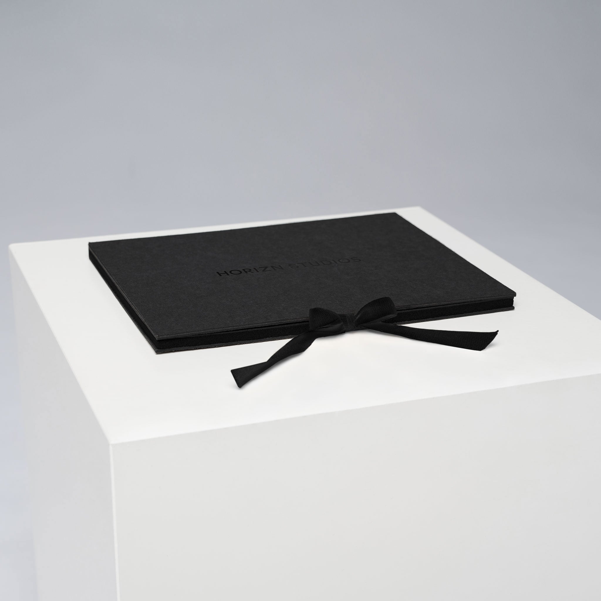horizn-studios-boxed-gift-card-light-quartz-grey-250-geschenkkarte image 2