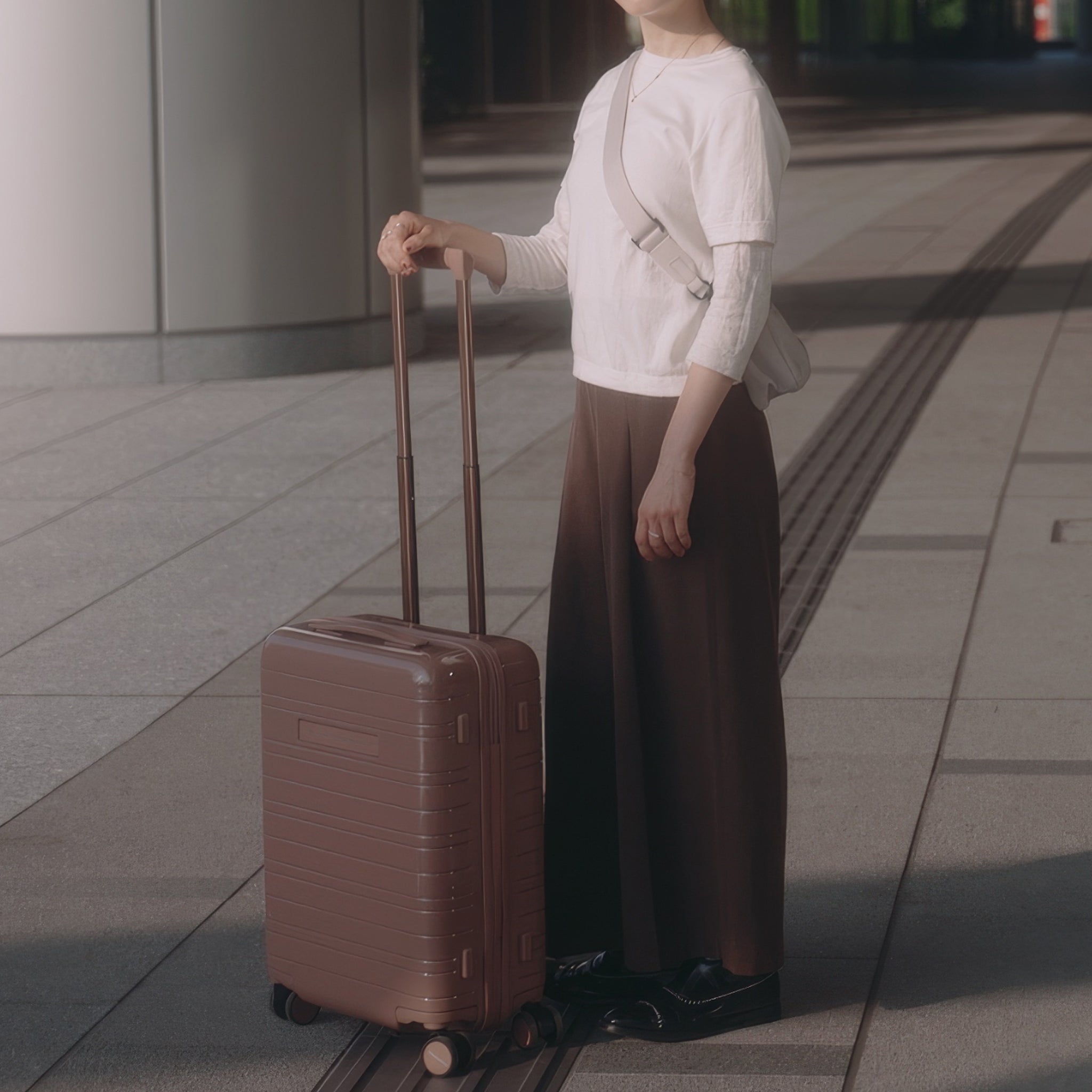 horizn-studios-h5-re-cabin-55-cm-glossy-mocha-premium-hard-shell-handgep-ck-trol image 7