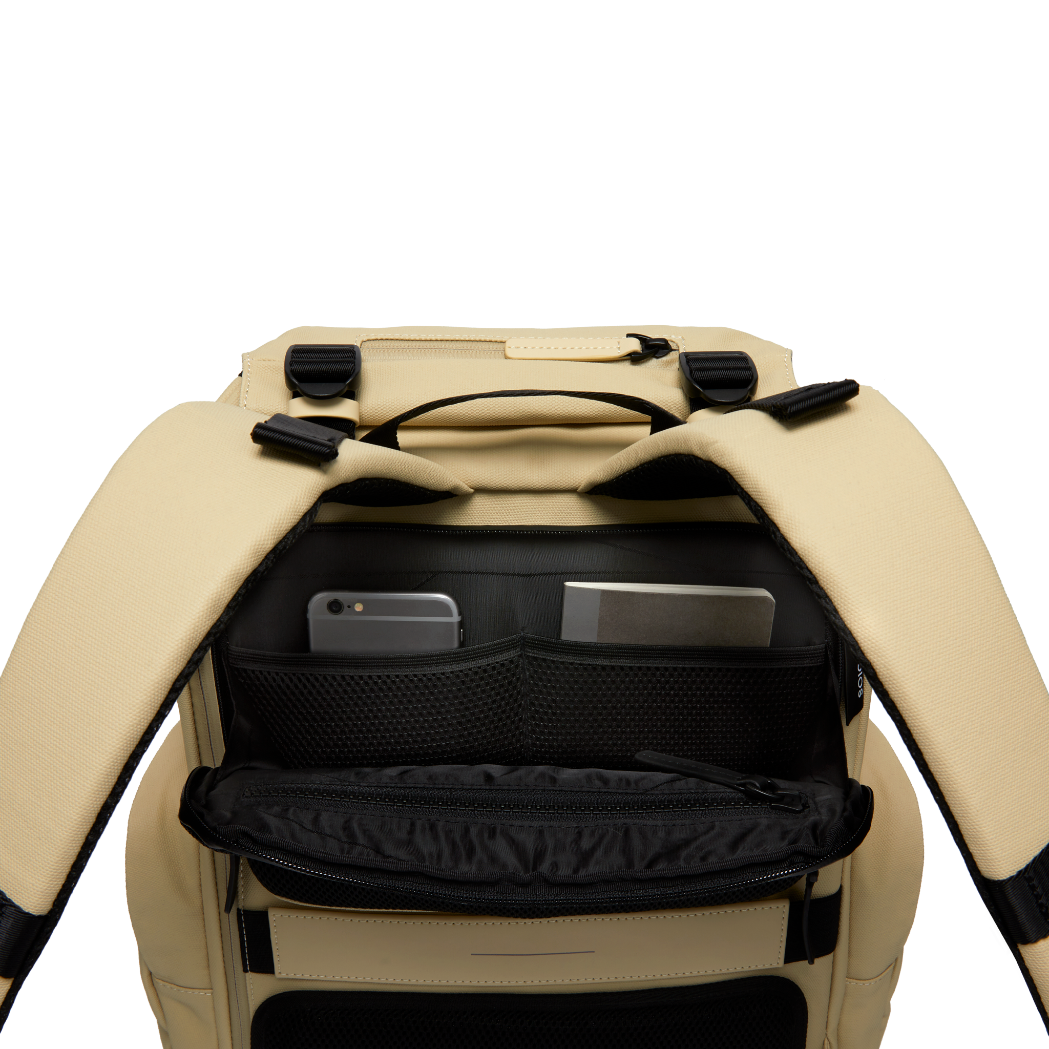 horizn-studios-sofo-backpack-commute-in-sand-rucksack-aus-recyceltem-gewachstem- image 5
