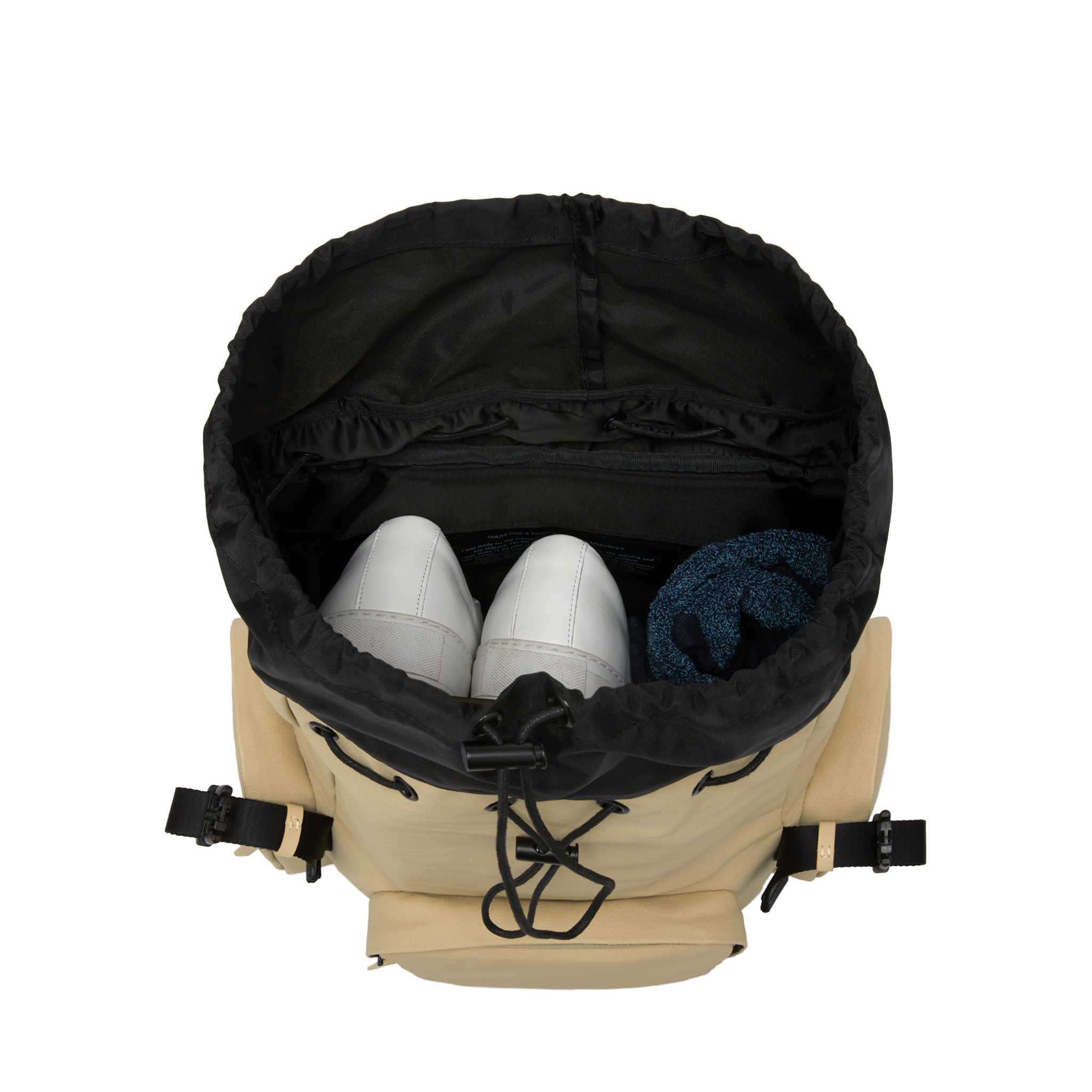 horizn-studios-sofo-backpack-commute-in-sand-rucksack-aus-recyceltem-gewachstem- image 7