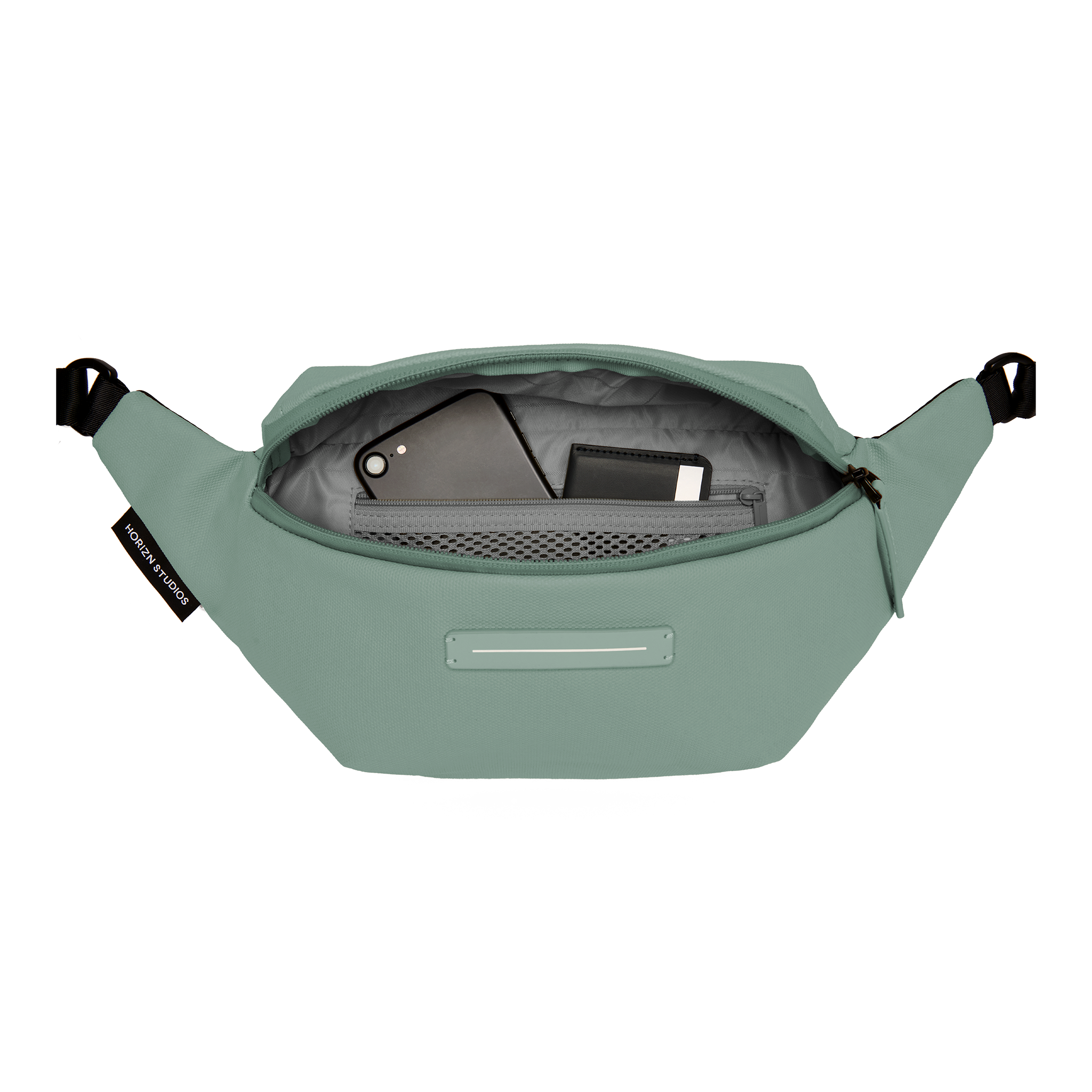 horizn-studios-sofo-cross-body-bag-in-marine-green-recycelte-wasserabweisende-ba image 4